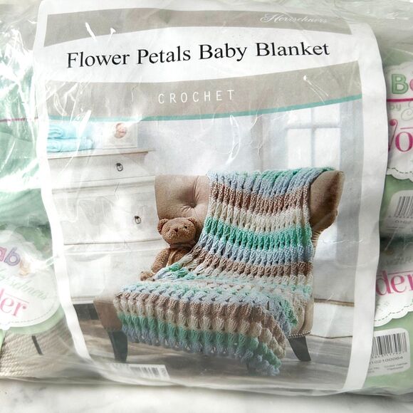 Herrschners Flower Petals Baby Blanket Crochet Kit - Yarn + Pattern 45 x 53 - Picture 1 of 4